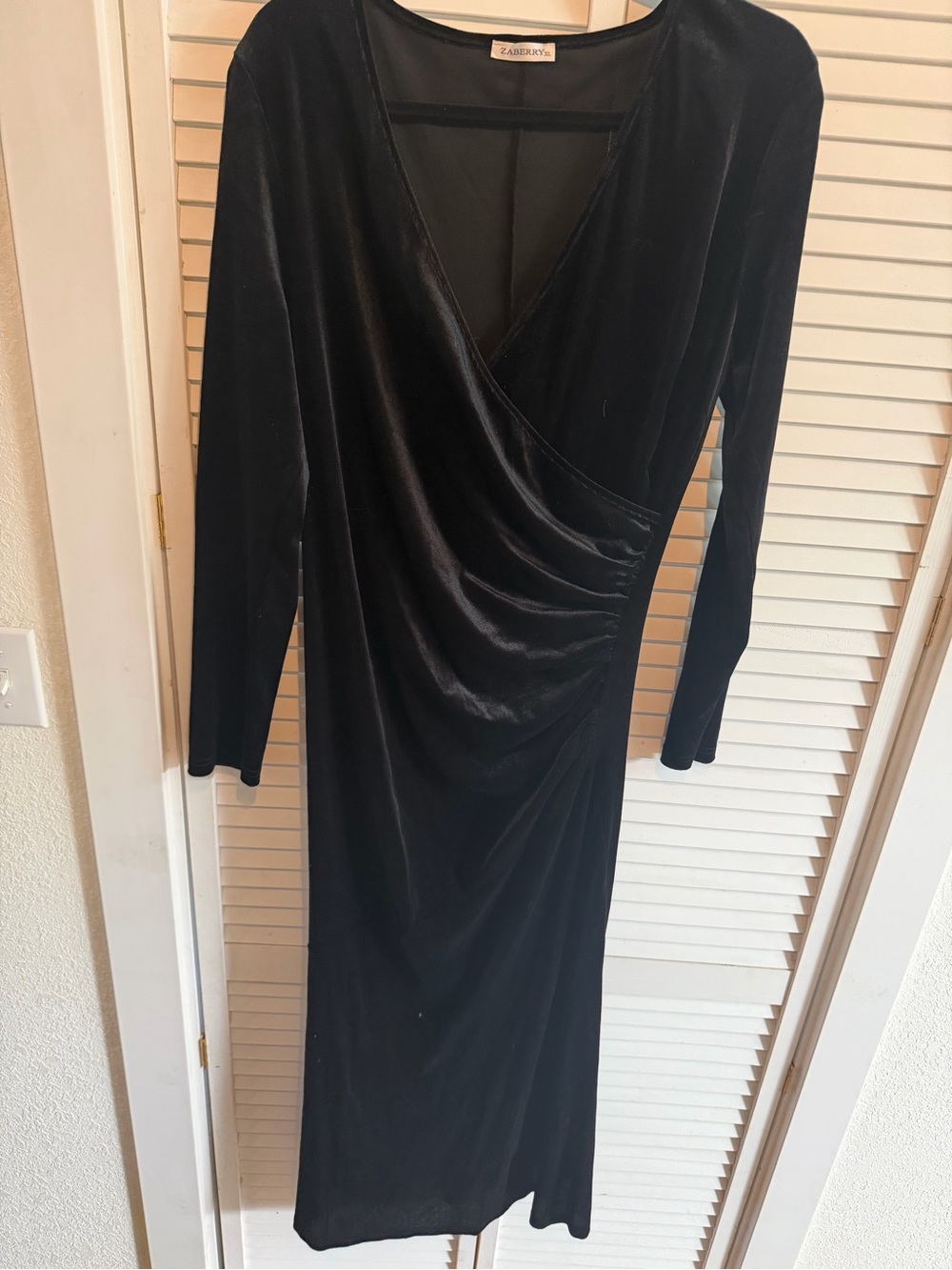 Zaberry Black Velvet Wrap-Style Long Sleeve Midi Dress
